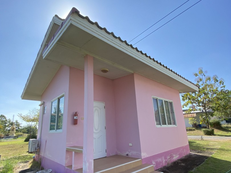 ภาพบ้านสีชมพู (PINK HOUSE) – รีสอร์ทชัยภูมิ เดอะพีค