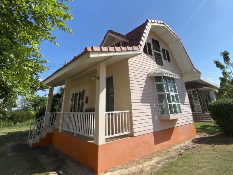 ภาพบ้านสีส้ม (ORANGE HOUSE) – รีสอร์ทชัยภูมิ เดอะพีค