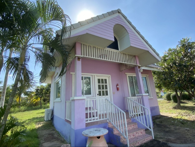 ภาพบ้านสีซากุระ (SAKURA HOUSE) – รีสอร์ทชัยภูมิ เดอะพีค