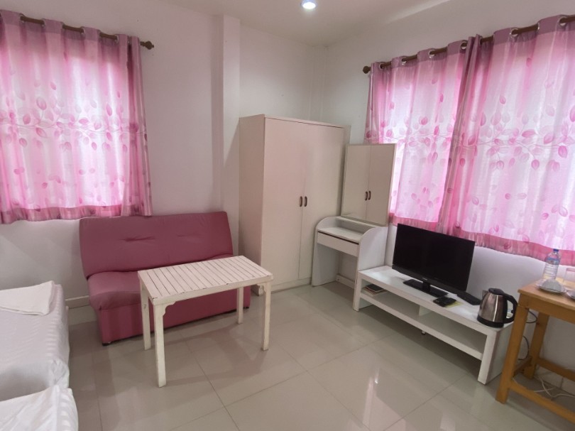 ภาพบ้านสีชมพู (PINK HOUSE) – รีสอร์ทชัยภูมิ เดอะพีค