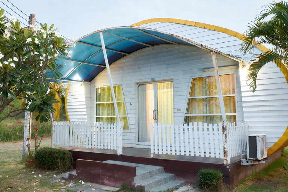 Yellow House - บ้านสีเหลือง
