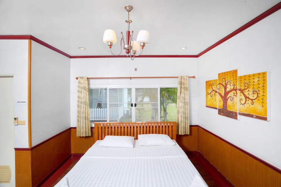Yellow House - บ้านสีเหลือง
