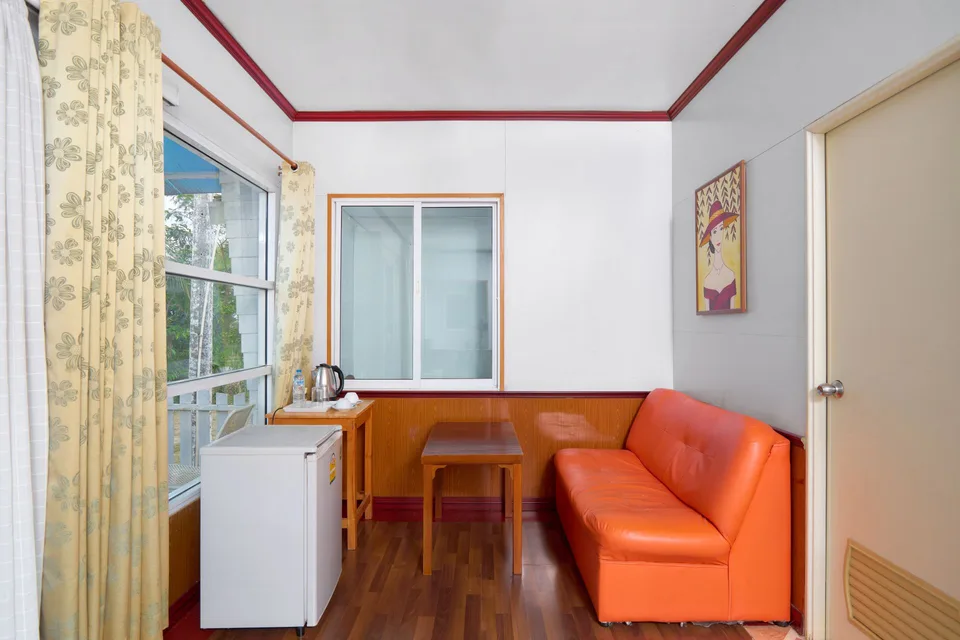 Yellow House - บ้านสีเหลือง