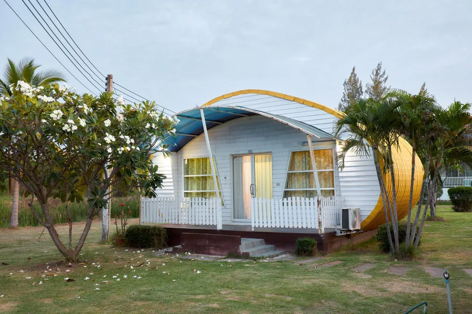 Yellow House - บ้านสีเหลือง